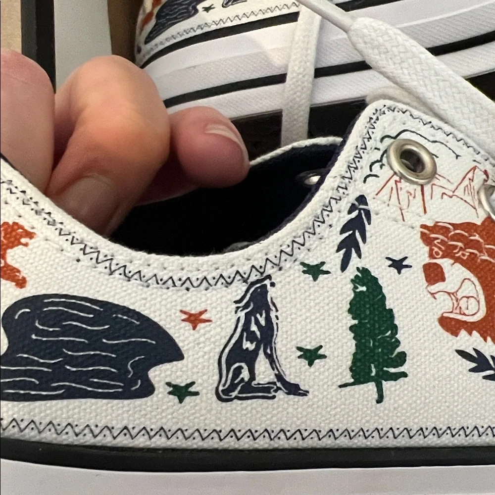 Converse Kids' camp print low tops kids size 5 women’s 7